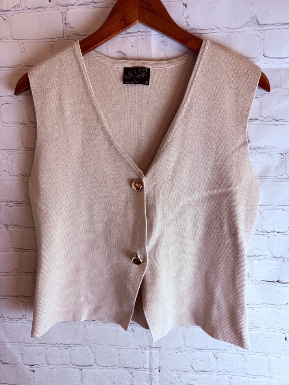 Mill & Honey Sleeveless Cream Button-Front Knit Vest Large